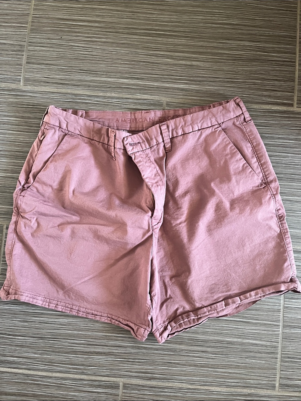 American Eagle Outfitters men’s plumb color Flex Chino Shorts 7” inseam